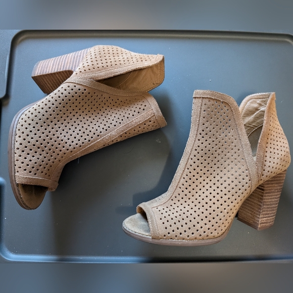 LUCKY BRAND Larise Pull On Leather Heel Boots W9 Brown - Picture 2 of 7